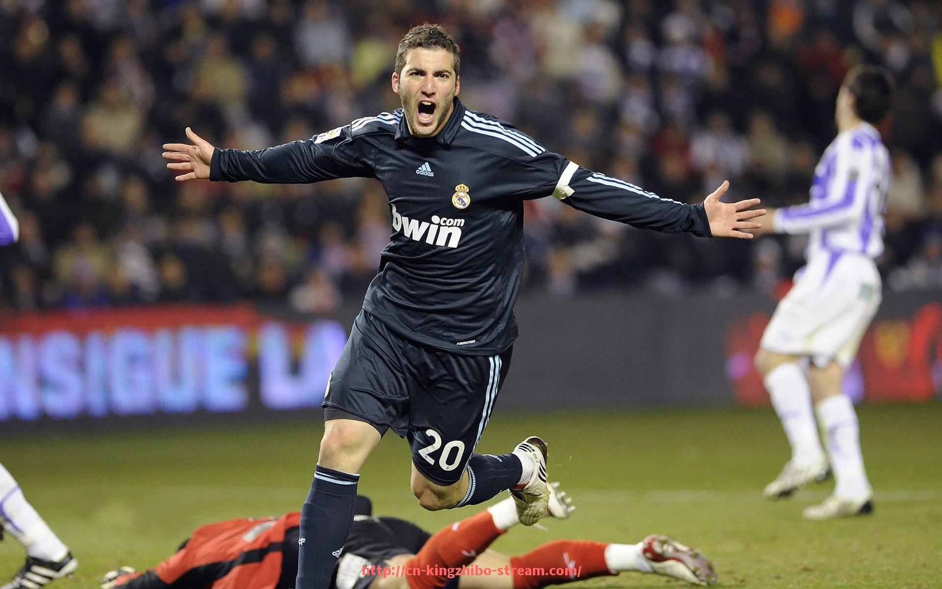 王者体育直播-NBA历史照片中有哪些经典瞬间被广泛传颂（nba的照片 球星）